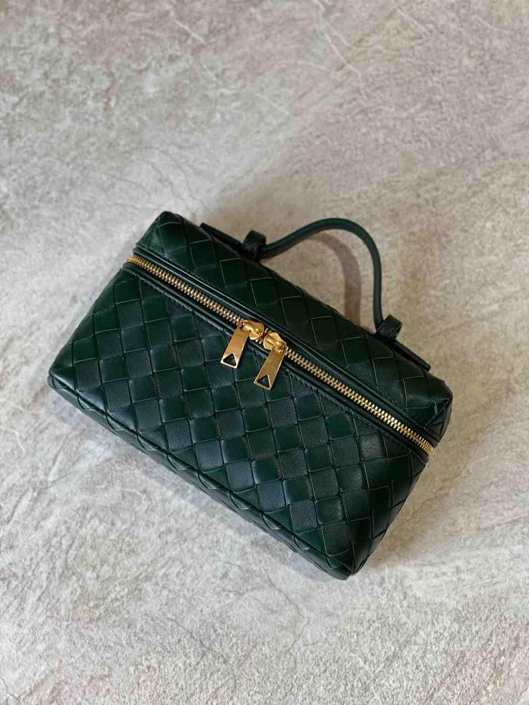 Bottega Veneta Vanity Case Intrecciato Deri Çanta - Glimmer of Luxury