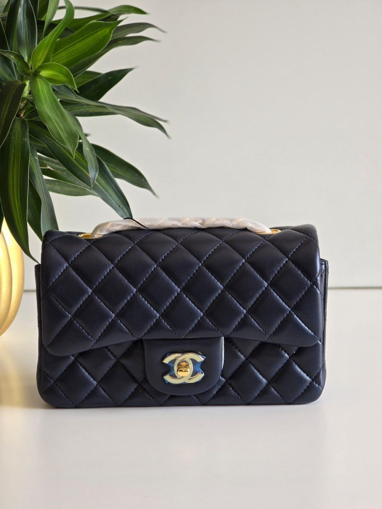 Chanel Orta Boy Klasik Kapaklı Çanta - Glimmer of Luxury