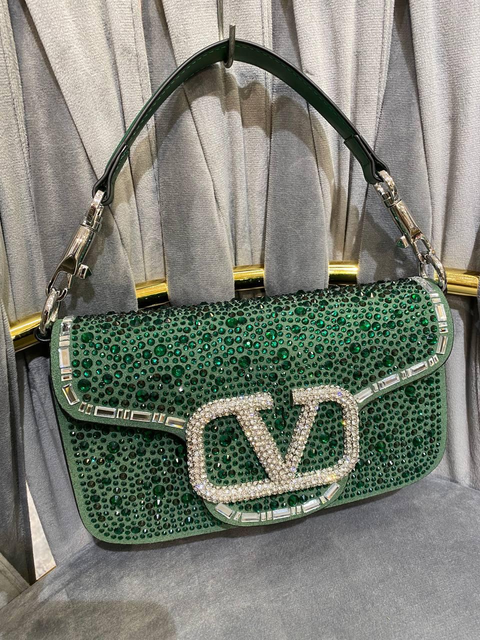 Valentino Garavani
Küçük Locò Yapay Elmaslarla süslenmiş Omuz Çantası - Glimmer of Luxury