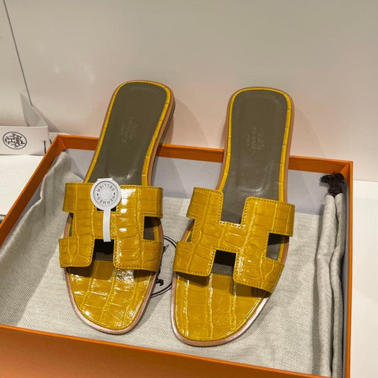 Hermès Oasis Sandalet Sarı Parlak Niloticus Timsahı - Glimmer of Luxury