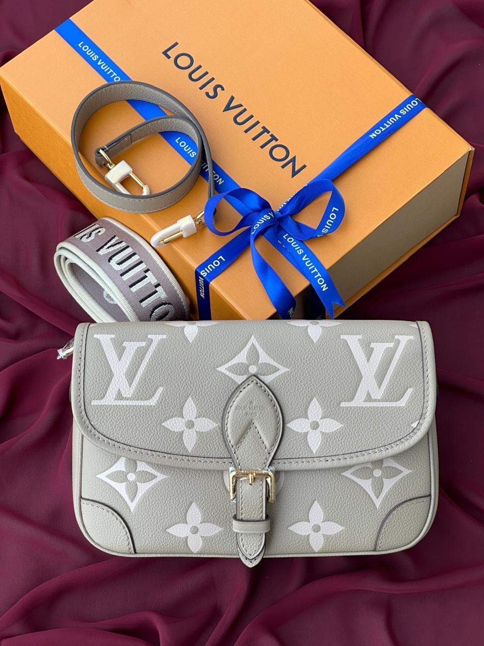 Louis Vuitton Diane Monogram Kanvas Sling Çanta - Glimmer of Luxury