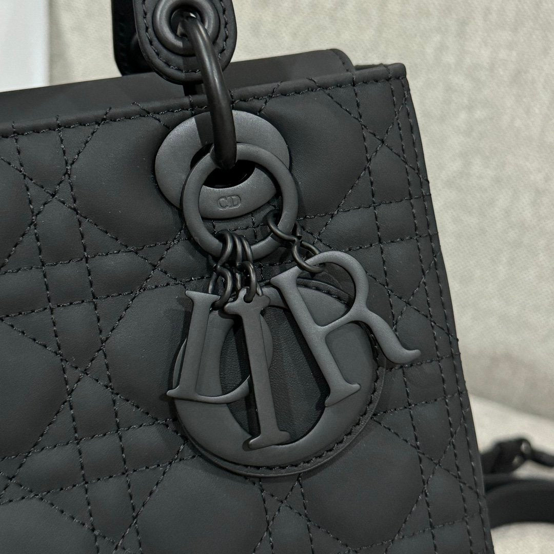 Lady Dior 24 Mat Siyah