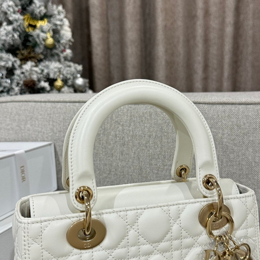 Lady Dior 24 Koyun Derisi Bej