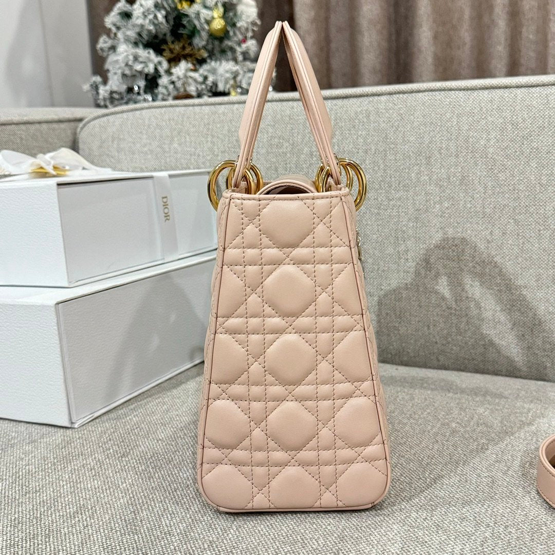 Lady Dior 24 Ruj Pudrası