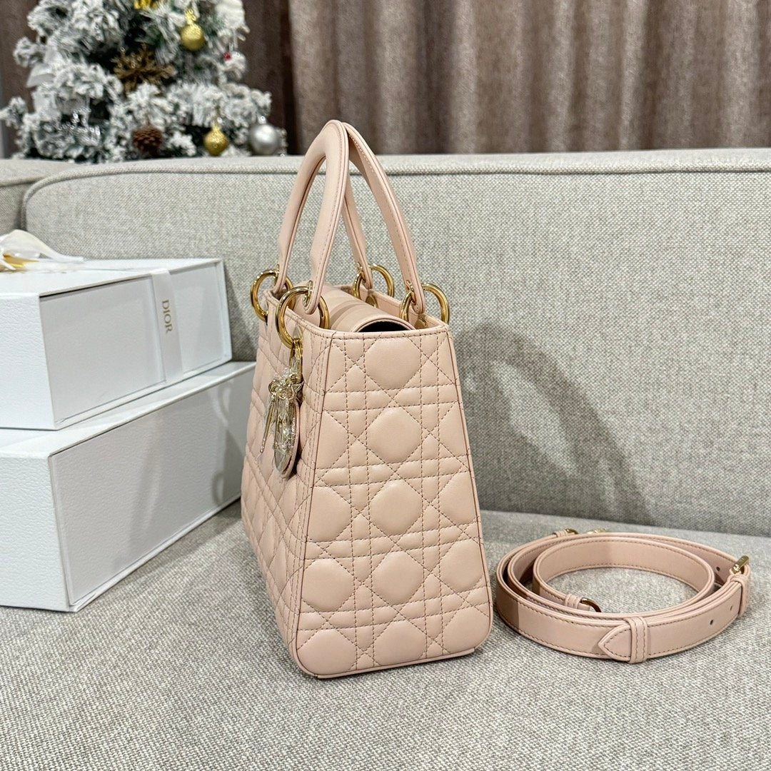 Lady Dior 24 Ruj Pudrası