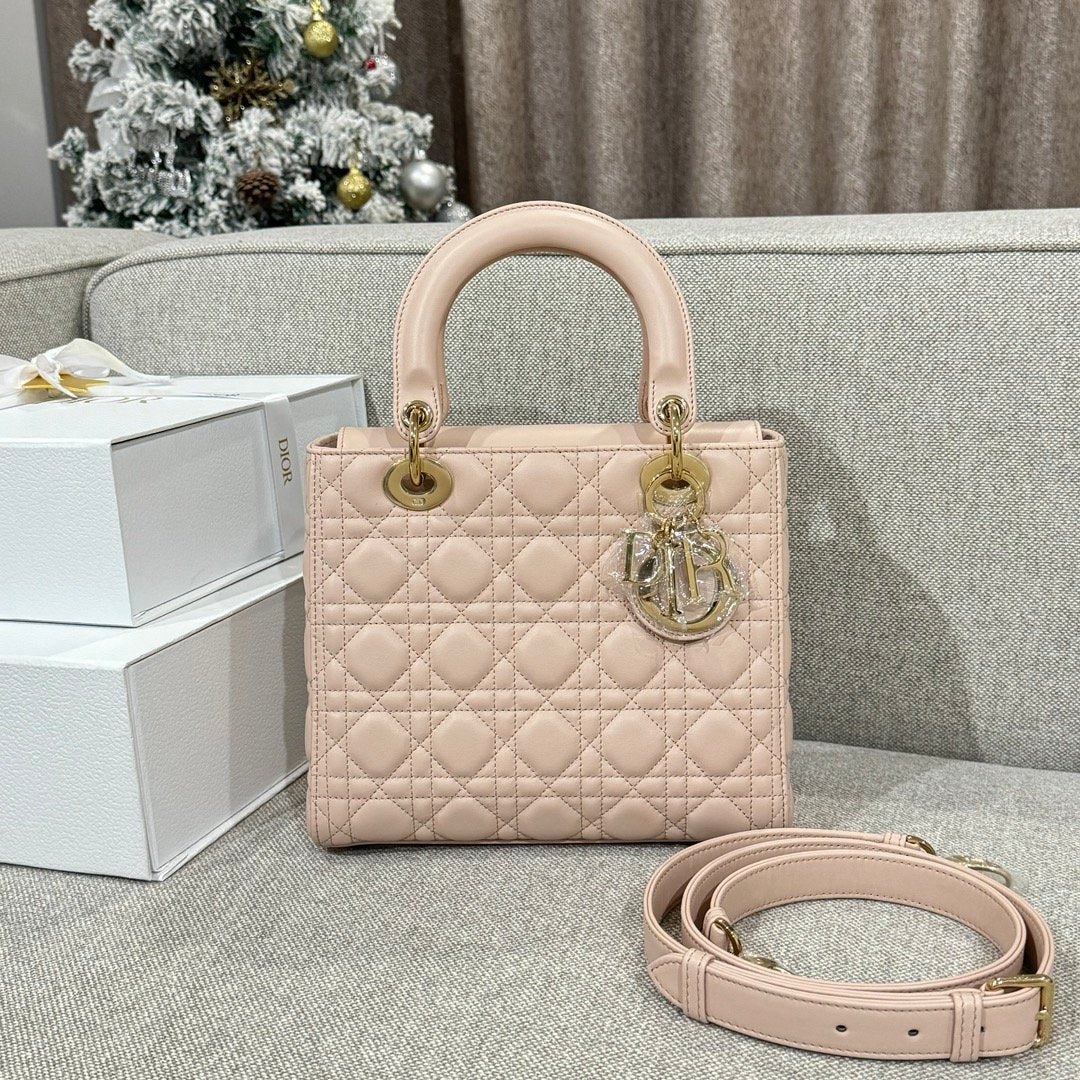 Lady Dior 24 Ruj Pudrası