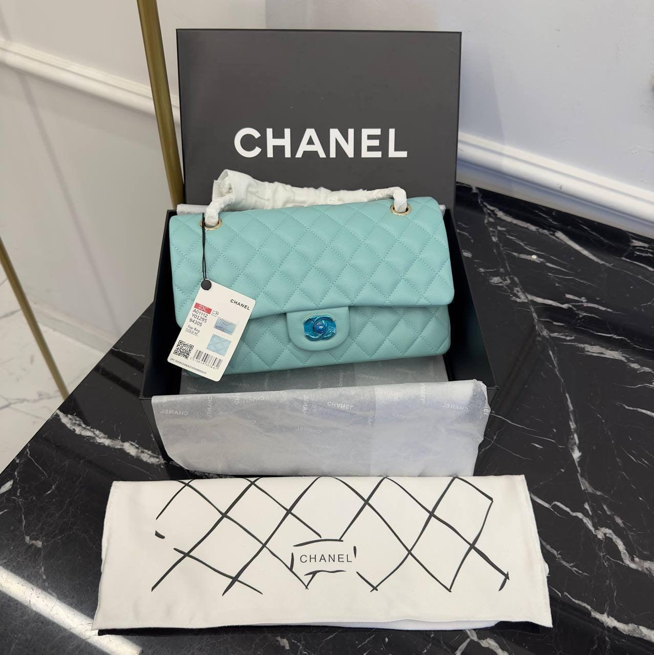 CHANEL Yumuşak Kapitone Kuzu Derisi Maxi Tek Kapaklı Çanta - Glimmer of Luxury