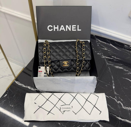 CHANEL Yumuşak Kapitone Kuzu Derisi Maxi Tek Kapaklı Çanta - Glimmer of Luxury