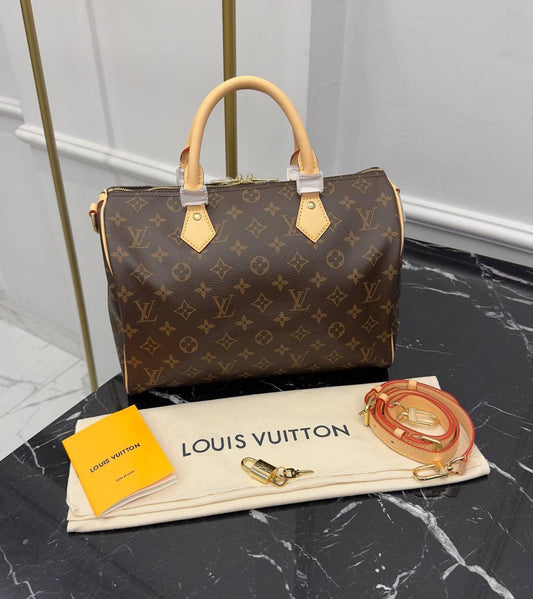 Louis Vuitton
Speedy Bandouliere 30