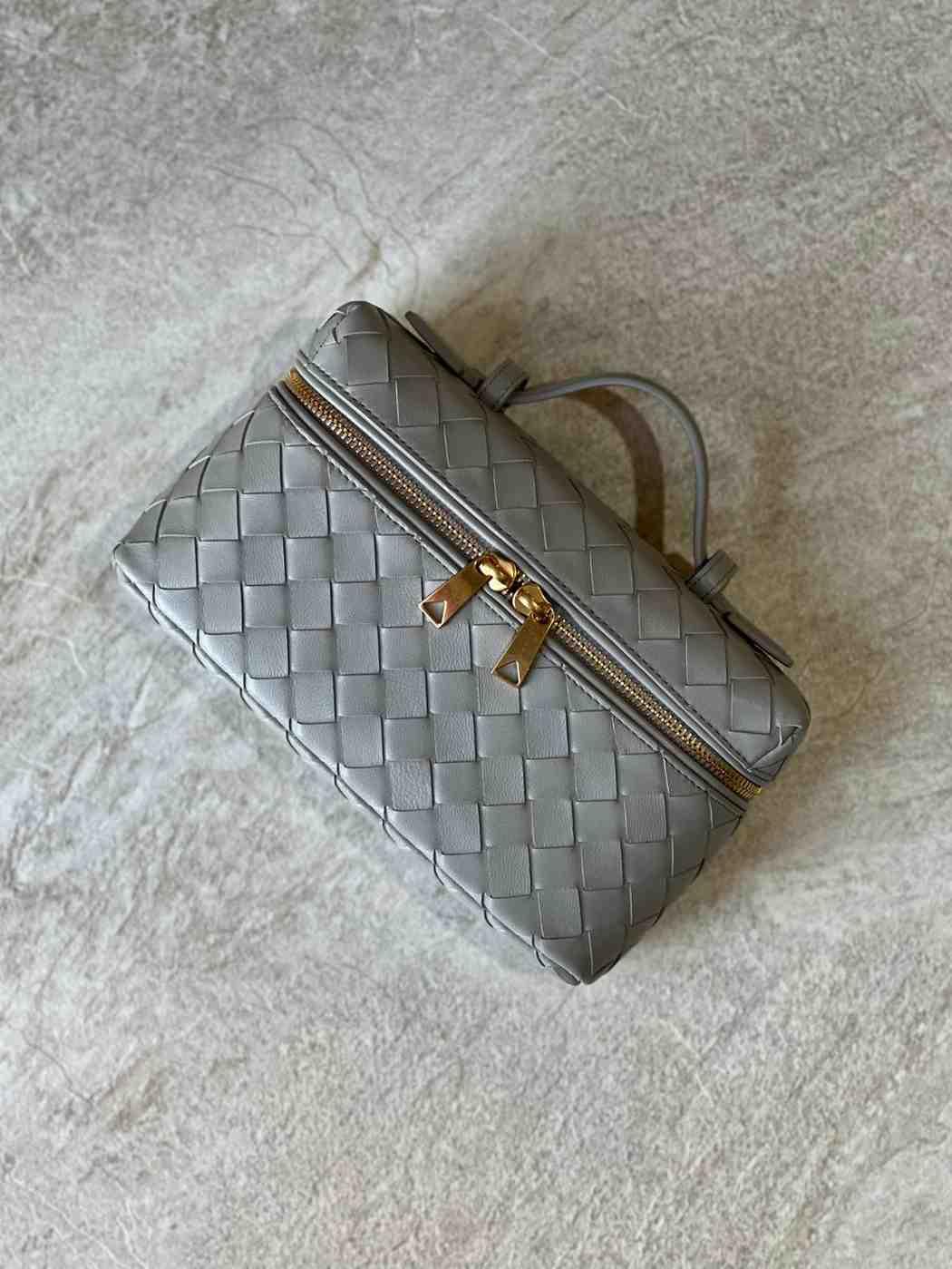 Bottega Veneta Vanity Case Intrecciato Deri Çanta - Glimmer of Luxury