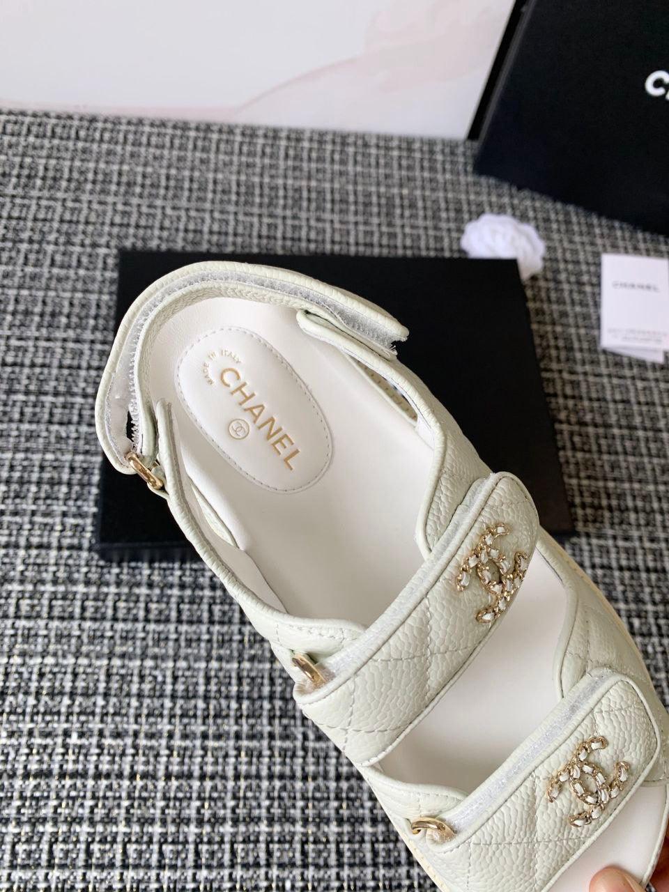 Chanel 21C Havyar Deri Baba Beyaz Sandalet - Glimmer of Luxury