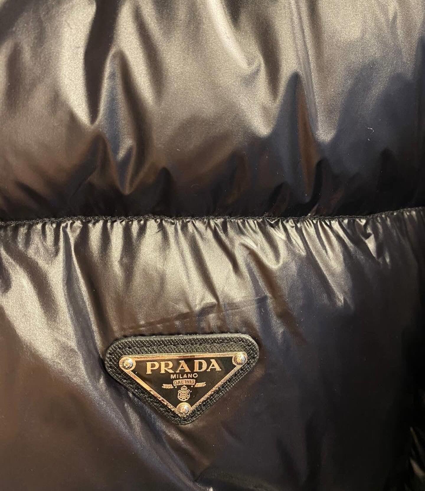 PRADA Re-Nylon Cropped Kaz Tüyü Mont - Glimmer of Luxury