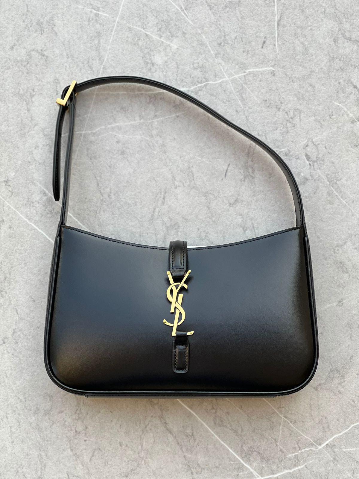 YSL Le 5 A Pürüzsüz Deri Hobo Çanta - Glimmer of Luxury