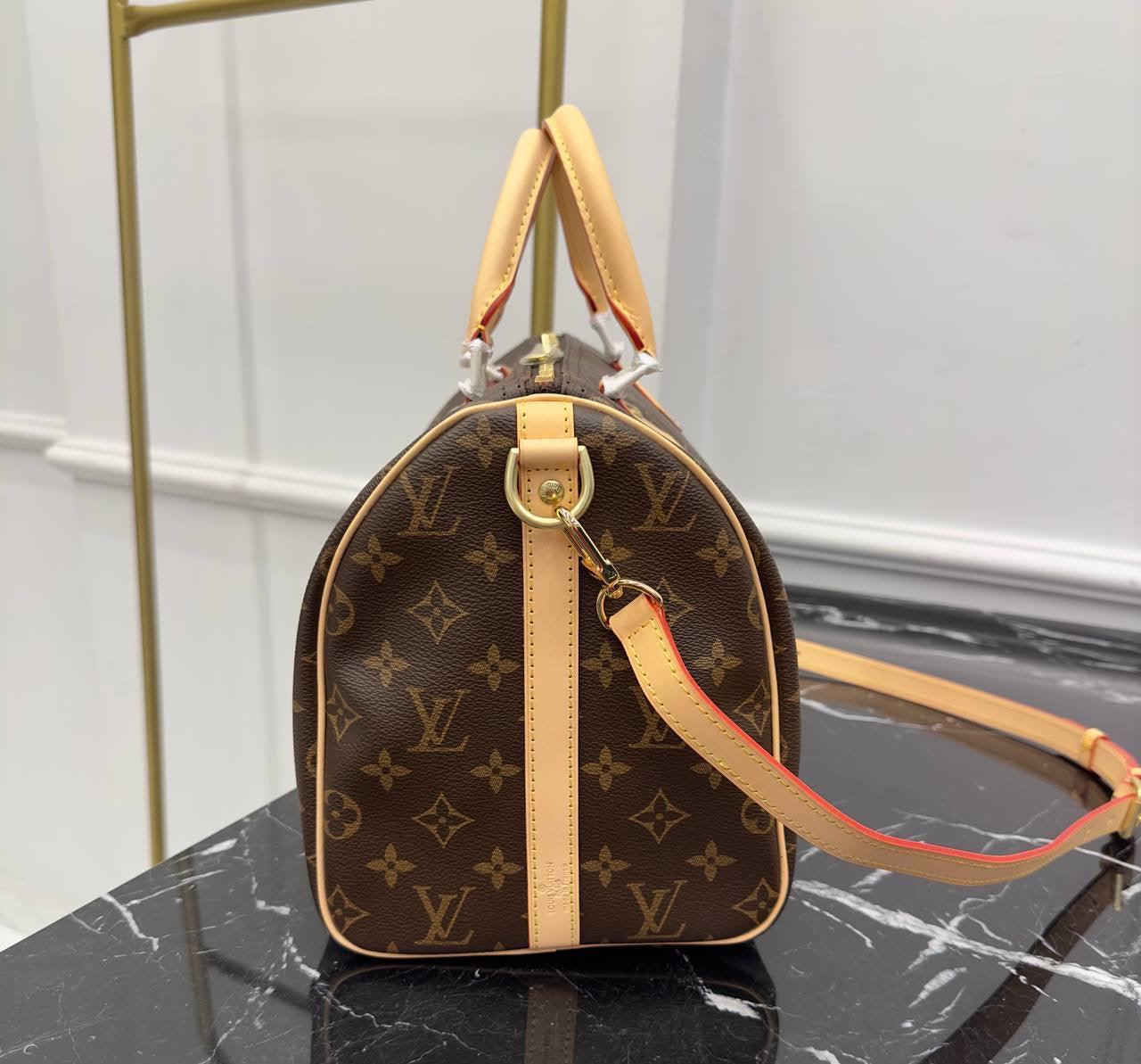 Louis Vuitton
Speedy Bandouliere 30