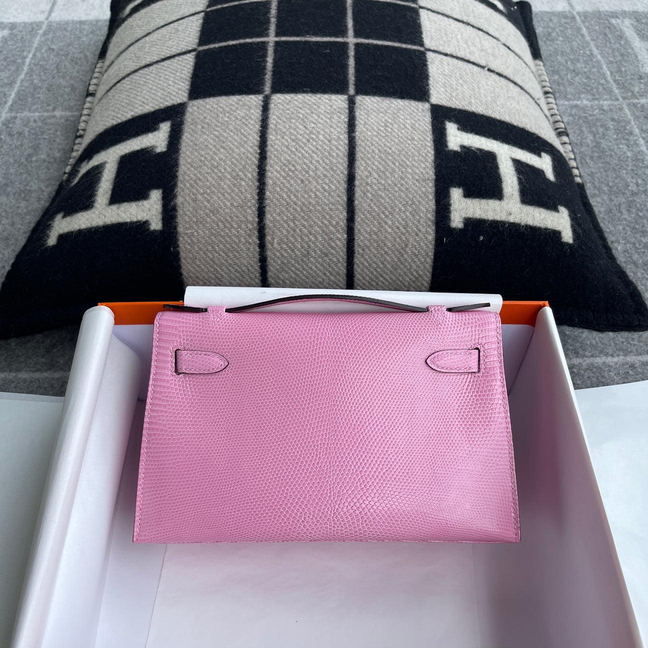 Hermès Kelly Pochette Lizard Altın Donanımlı Deri Bubblegum (GHW) - Glimmer of Luxury