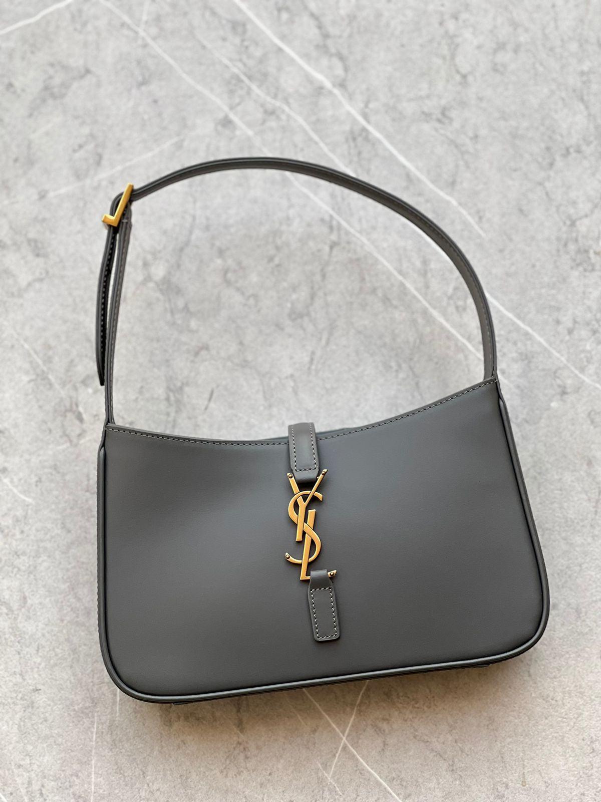 YSL Le 5 A Pürüzsüz Deri Hobo Çanta - Glimmer of Luxury