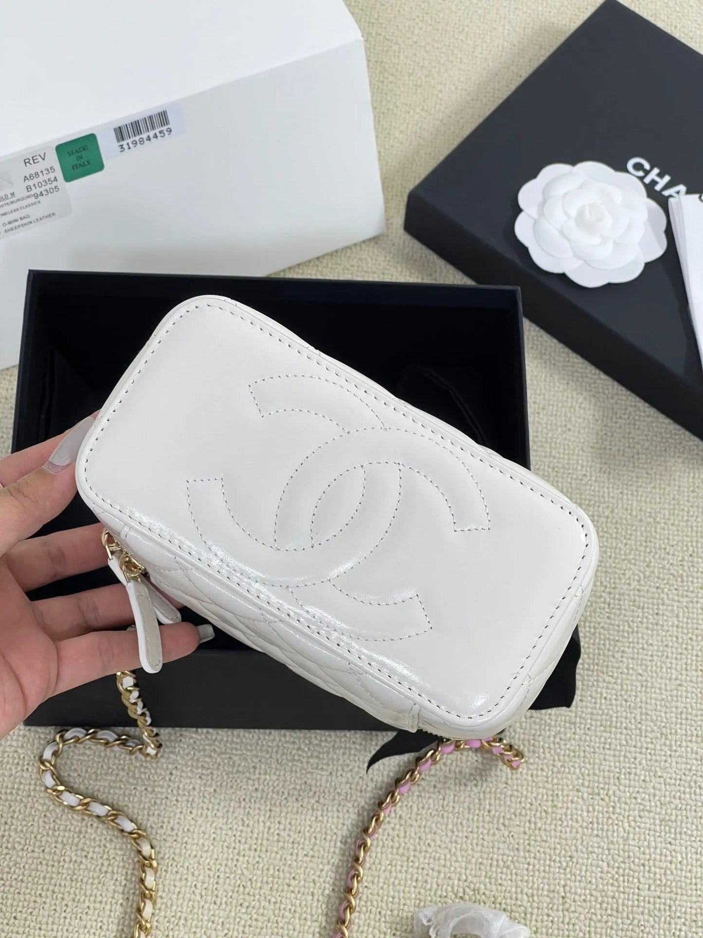 Chanel 23P Vanity Deri Çapraz Askılı Çanta