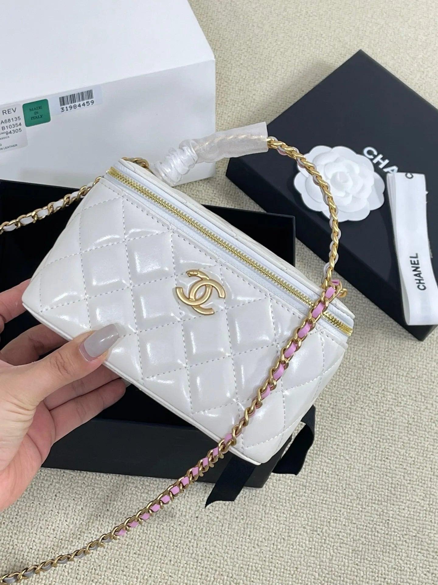 Chanel 23P Vanity Deri Çapraz Askılı Çanta