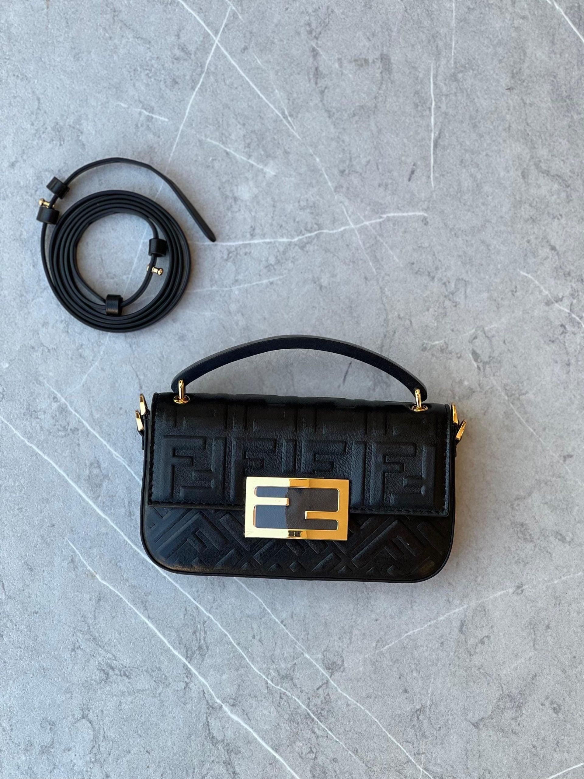 Fendi Baguette Mini Deri Omuz Çantası - Glimmer of Luxury