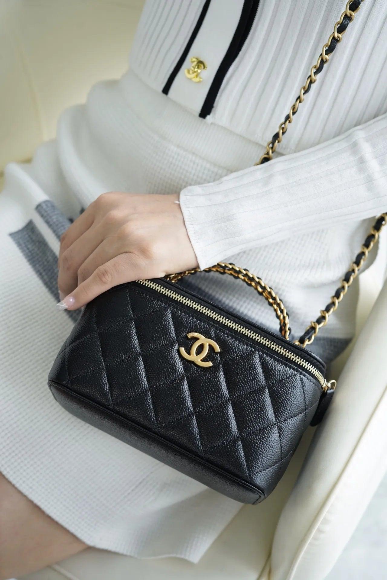 Chanel Parlak Havyar Kapitone Siyah Pick Me Up Vanity Case Çanta