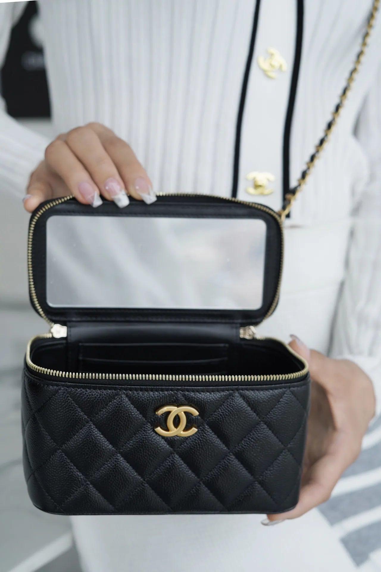 Chanel Parlak Havyar Kapitone Siyah Pick Me Up Vanity Case Çanta