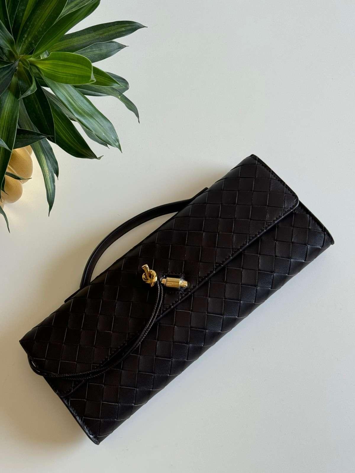 Bottega Veneta Andiamo Uzun Deri Clutch - Glimmer of Luxury