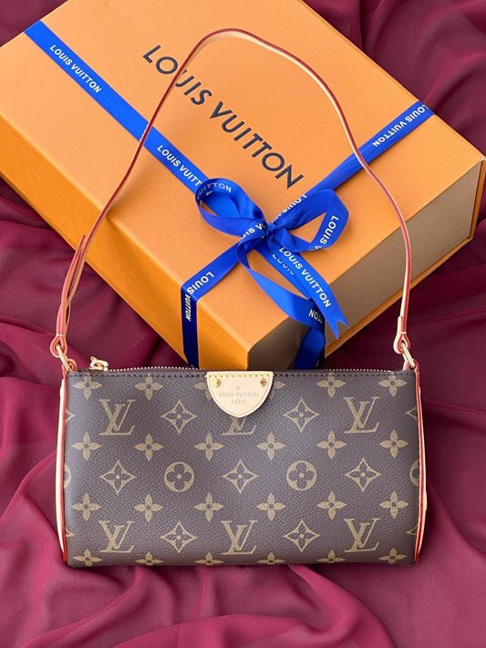 Louis Vuitton Pochette Tirette Monogram Omuz Çantası - Glimmer of Luxury