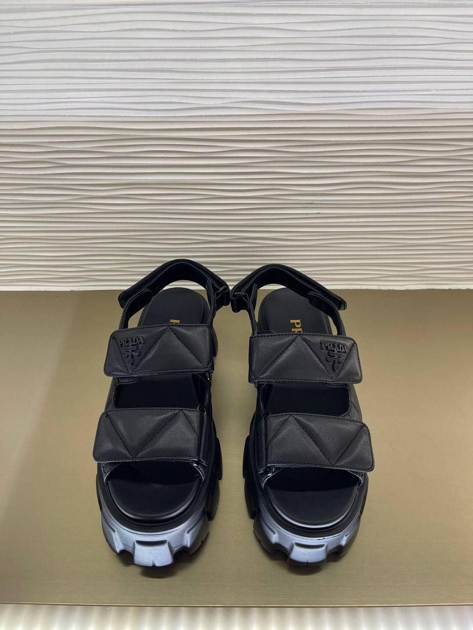 Prada Monolith Napa Deri Sandalet - Glimmer of Luxury