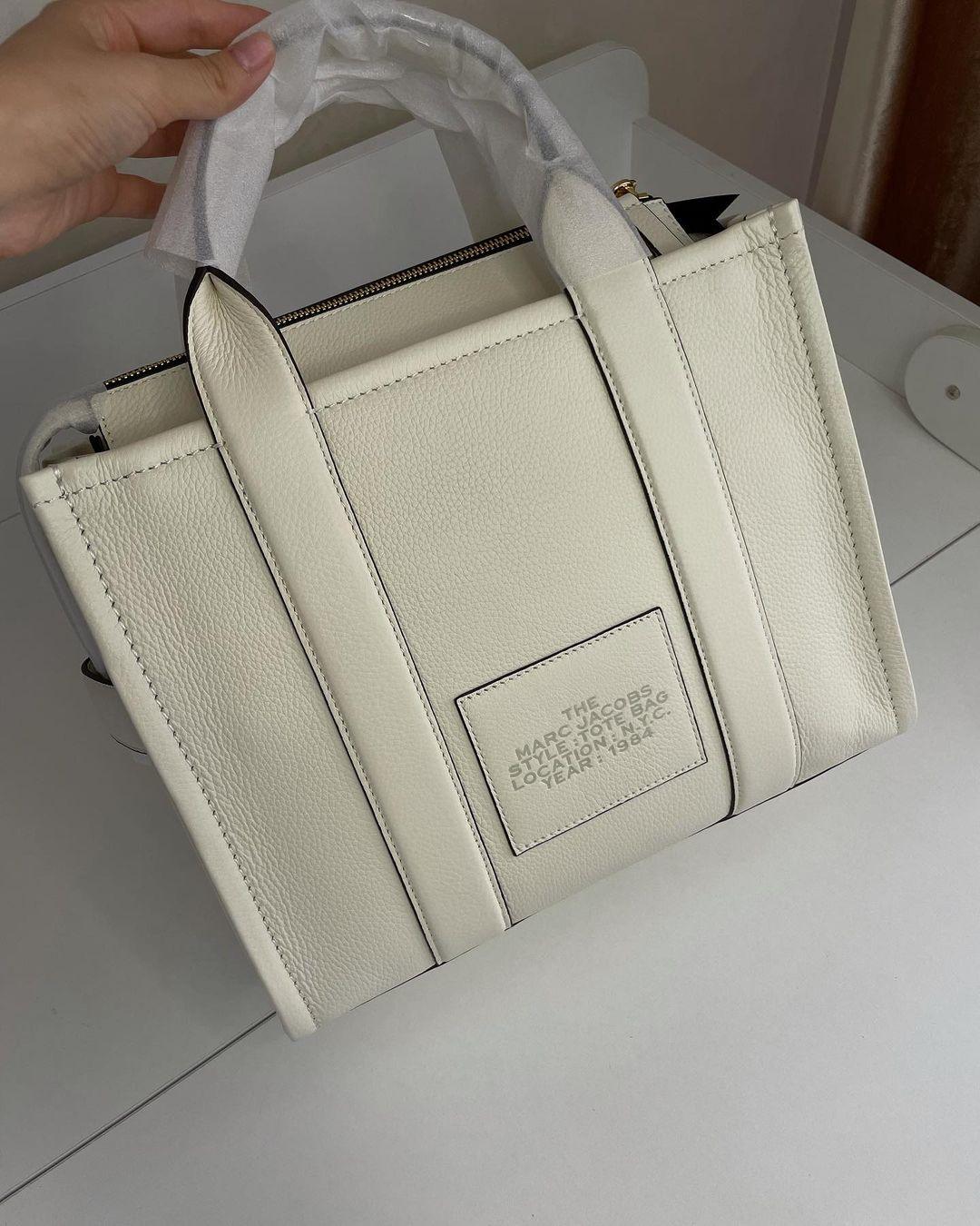 Marc Jacbos The Tote Bag Beyaz - Glimmer of Luxury