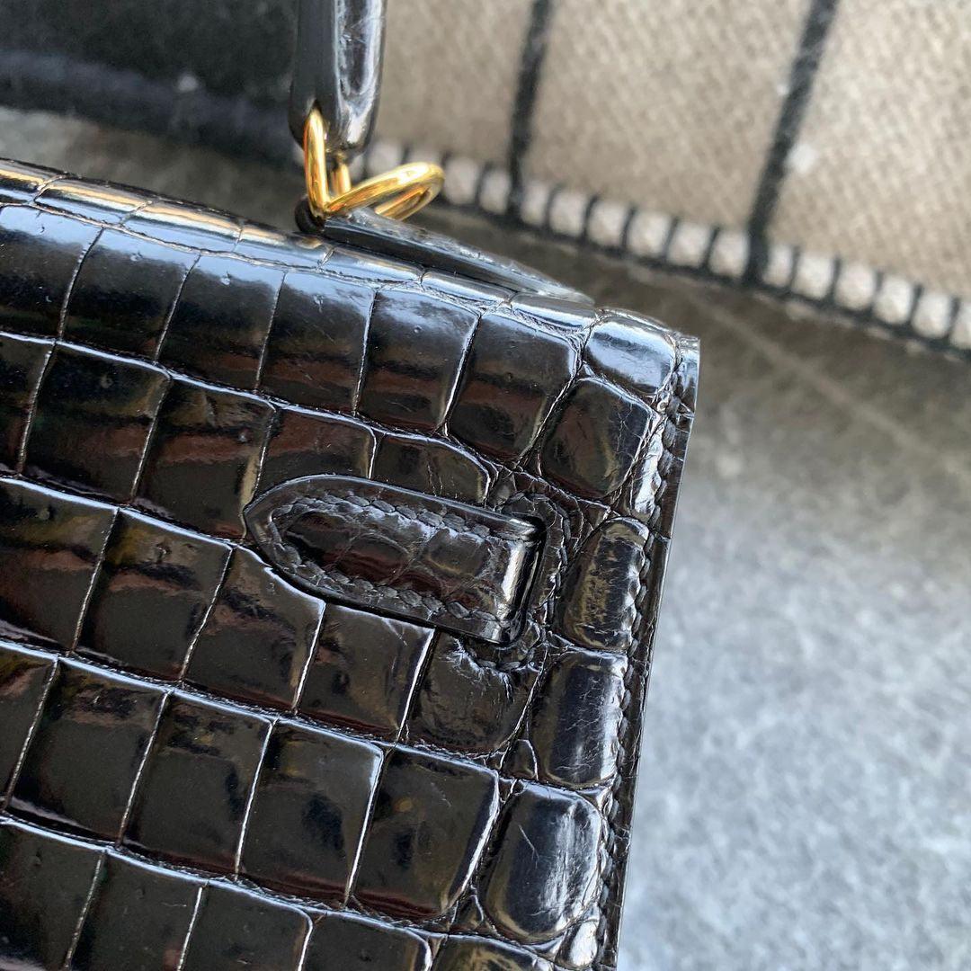 Hermès Kelly 25 Parlak Niloticus Krokodil Noir (SİYAH) Altın Donanımlı (GHW) - Glimmer of Luxury