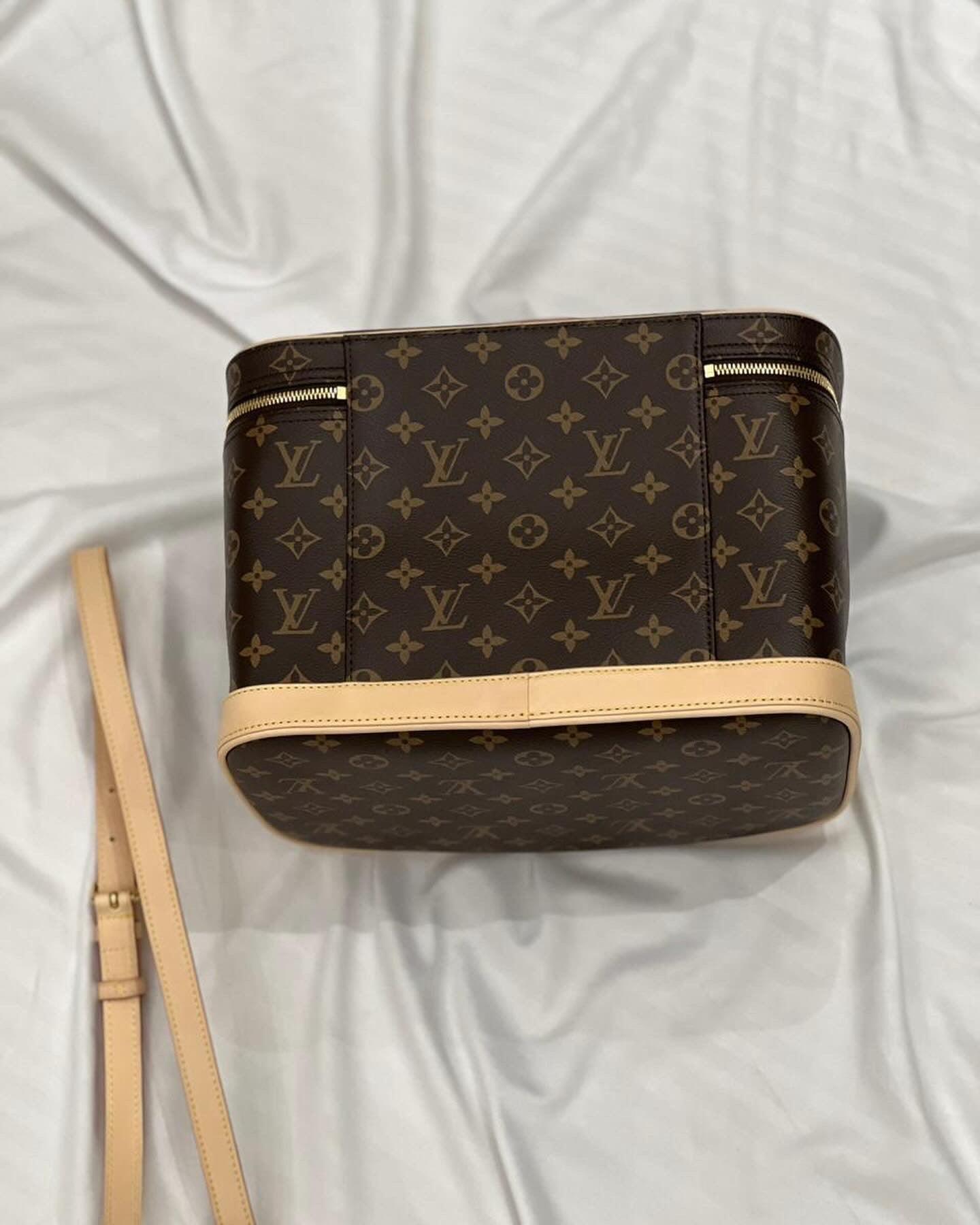 Louis Vuitton Monogram GÜZEL Kozmetik Seyahat Çantası - Glimmer of Luxury