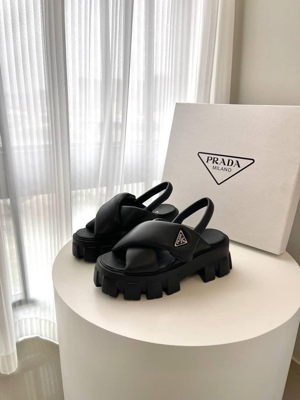 Prada Kapitone Napa Deri Düz Sandalet - Glimmer of Luxury