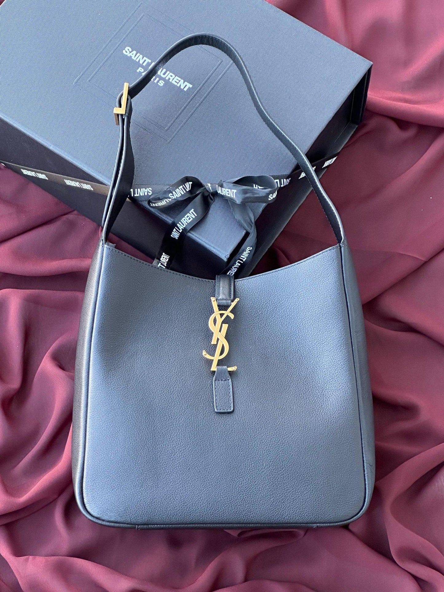 YSL Le 5 À 7 Esnek Orta Deri Omuz Çantası - Glimmer of Luxury