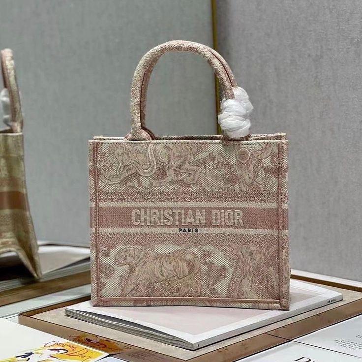 Christian Dior Book Tote Pudra Renk - Glimmer of Luxury