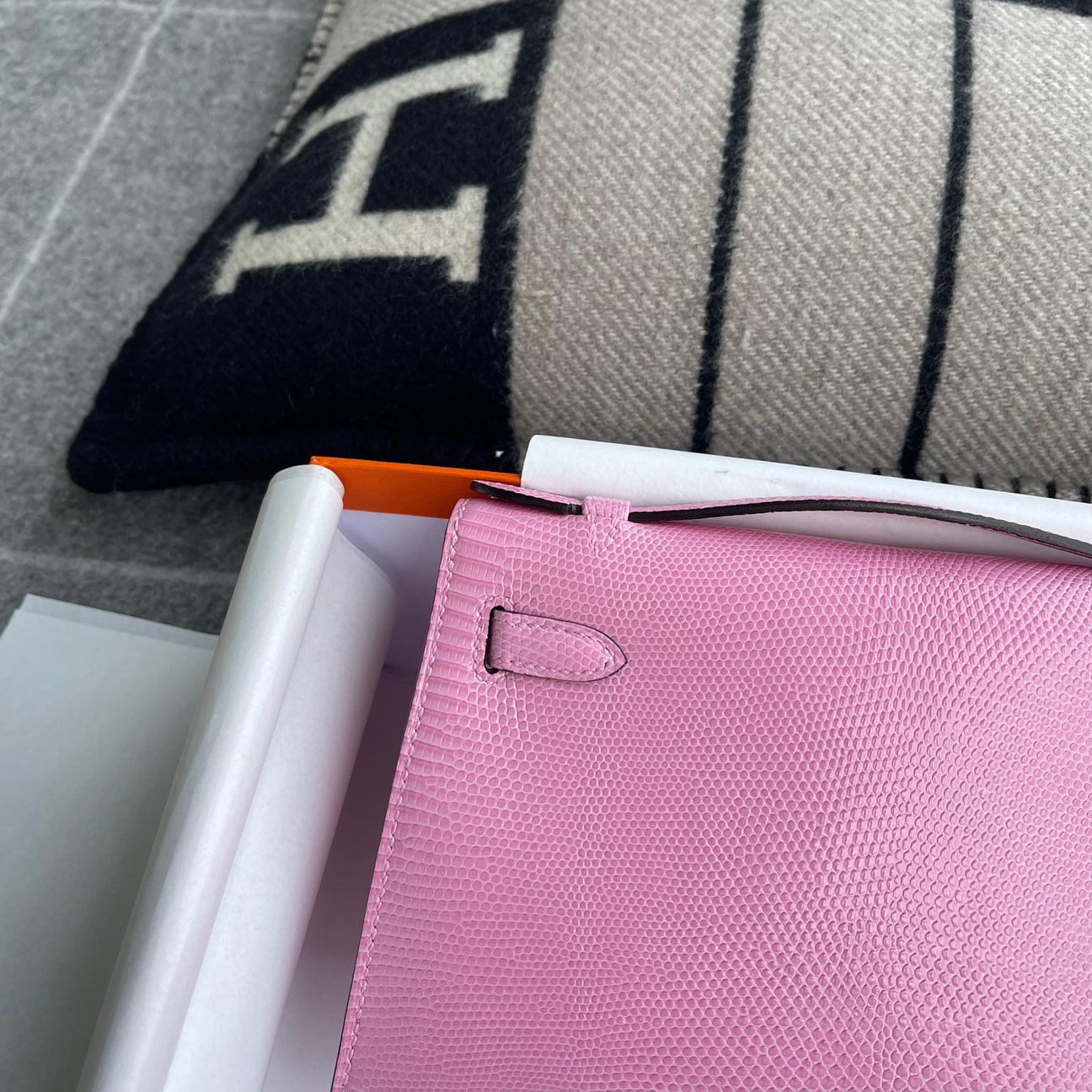 Hermès Kelly Pochette Lizard Altın Donanımlı Deri Bubblegum (GHW) - Glimmer of Luxury