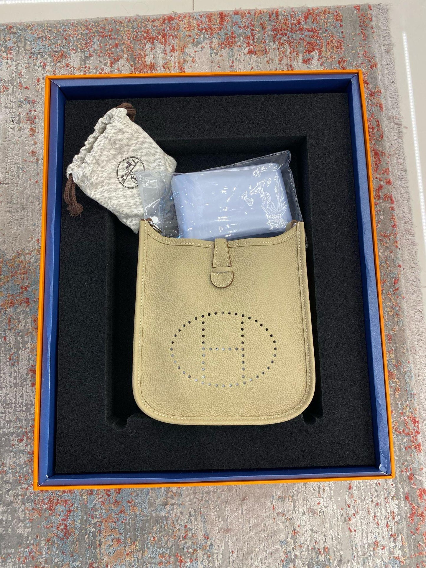 Hermès Evelyne Clemence deri omuz çantası - Glimmer of Luxury