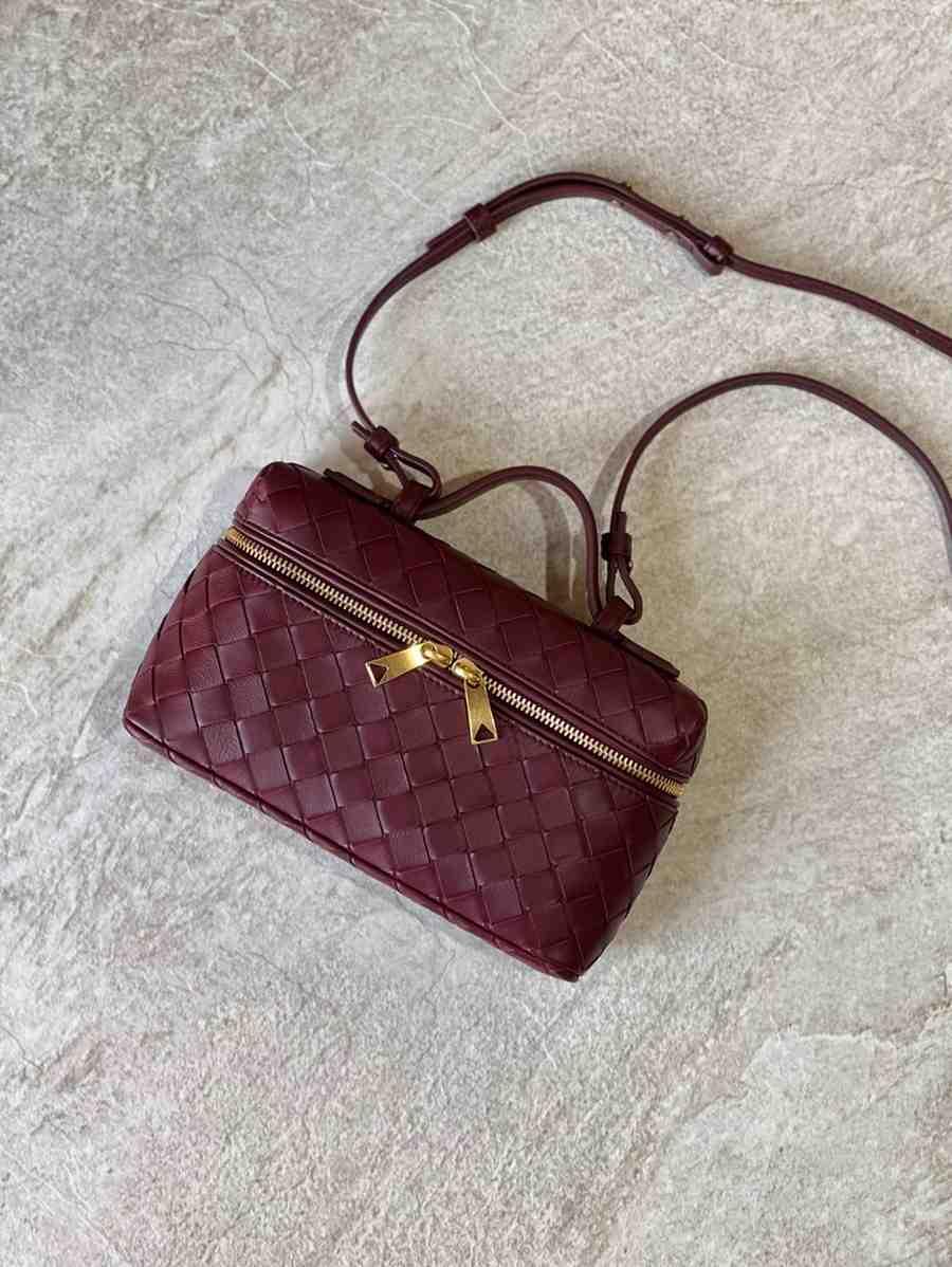 Bottega Veneta Vanity Case Intrecciato Deri Çanta - Glimmer of Luxury