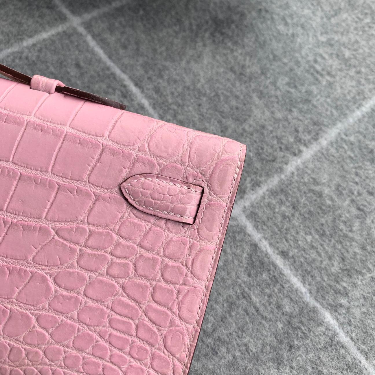 Hermès Kelly Cut Mat Nilotocus Paladyum Donanımlı Timsah Derisi Kabarcık Sakızı (PHW) - Glimmer of Luxury