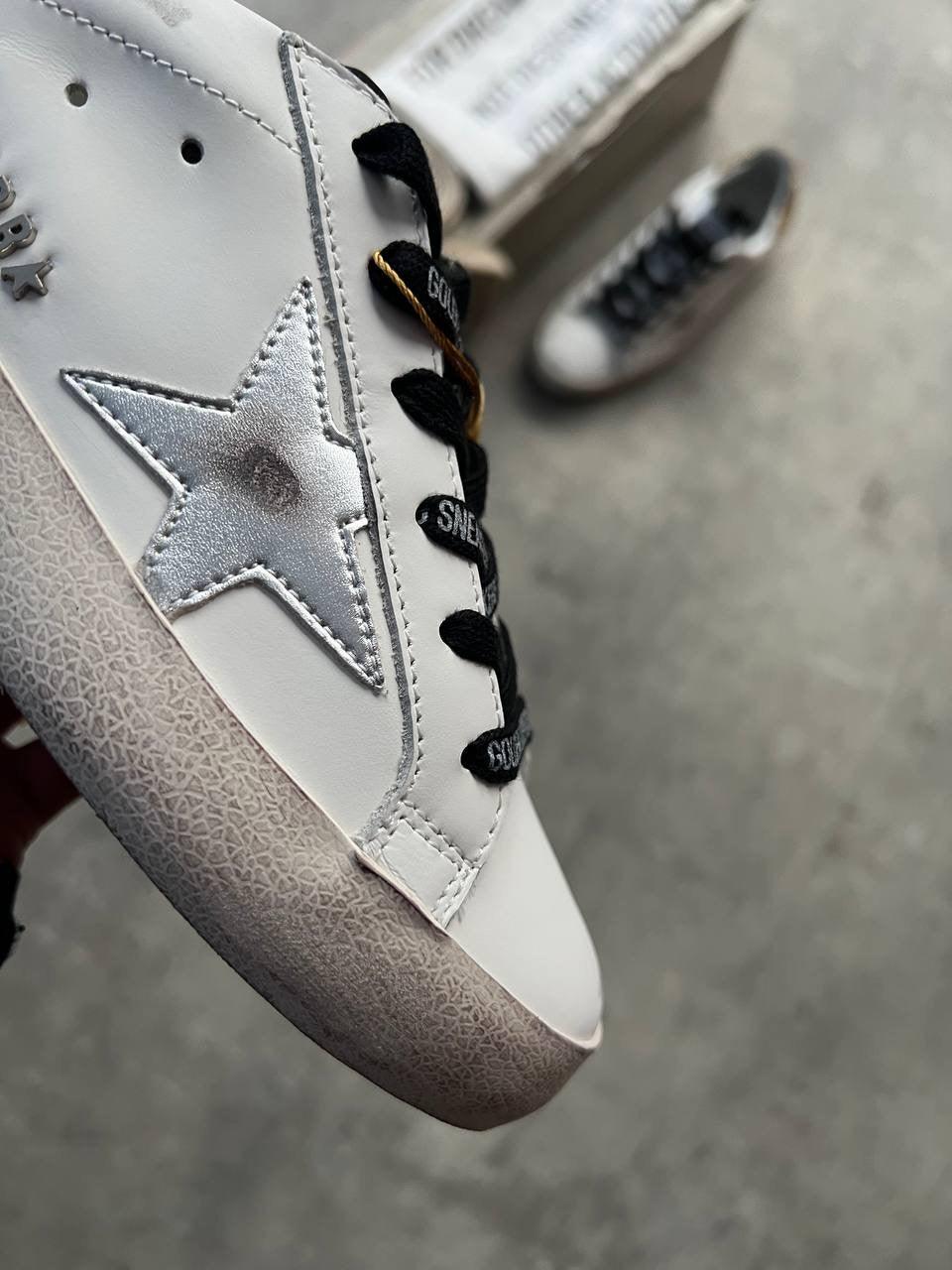 Golden Goose Sneaker - Glimmer of Luxury