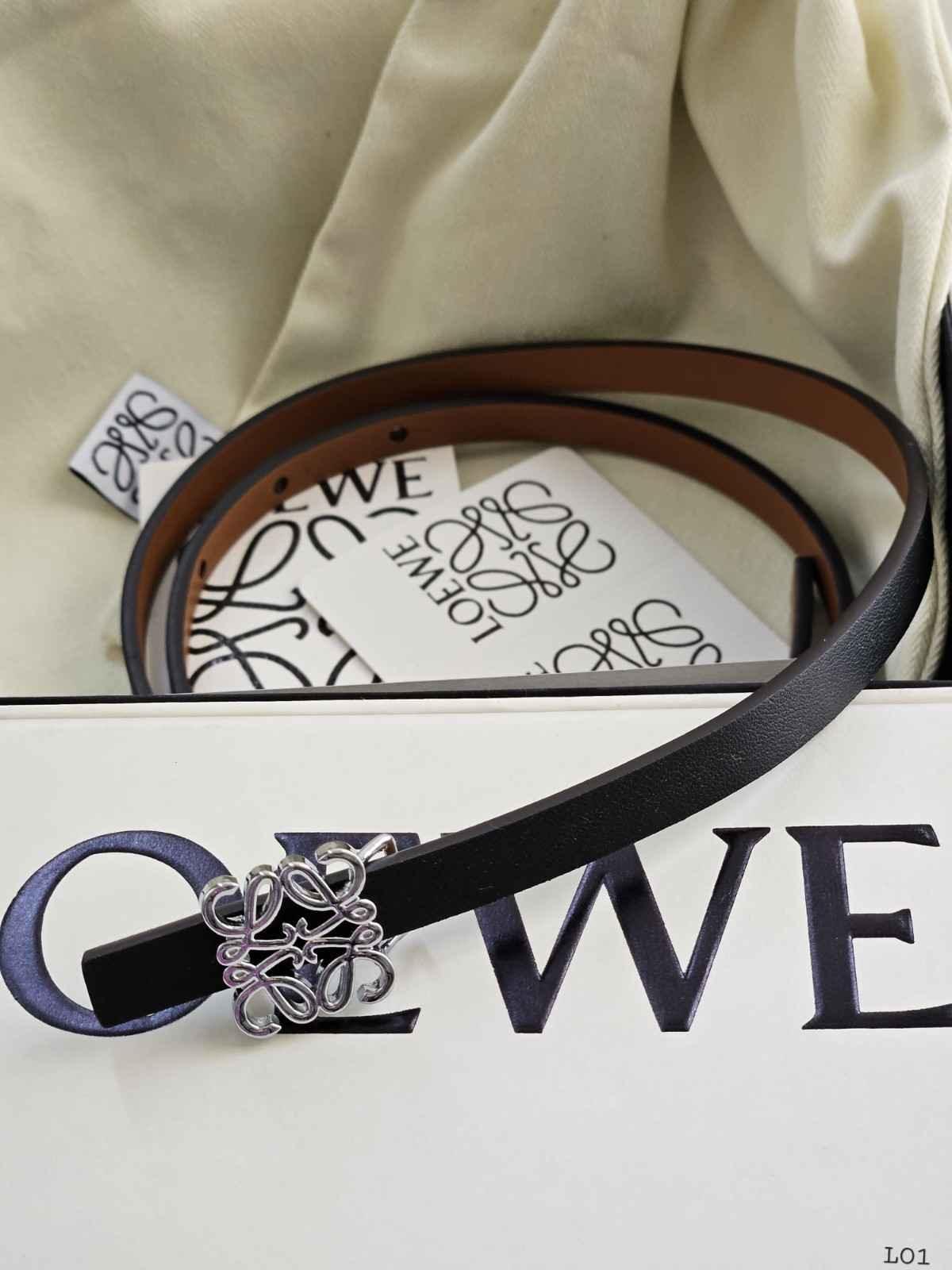 Pürüzsüz Dana Derisinden Loewe Anagram Kemeri - Glimmer of Luxury