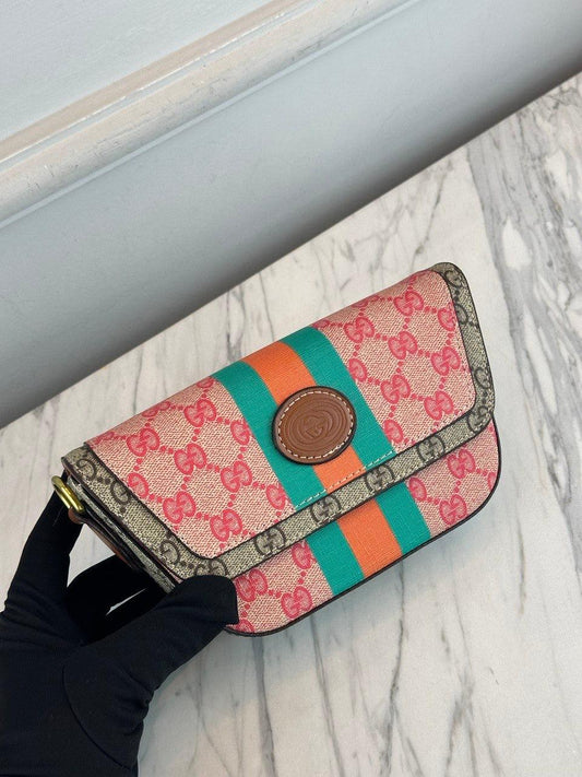 Gucci GG Mini Deri Kesimli Monogram Kaplamalı Kanvas Postacı Çantası