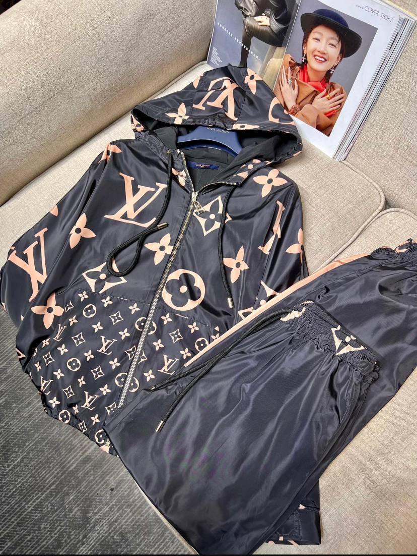 LV Kısa Monogram Unisex Naylon Sokak Stili Uzun Kollu Logo Baskılı Eşofman Takımı - Glimmer of Luxury