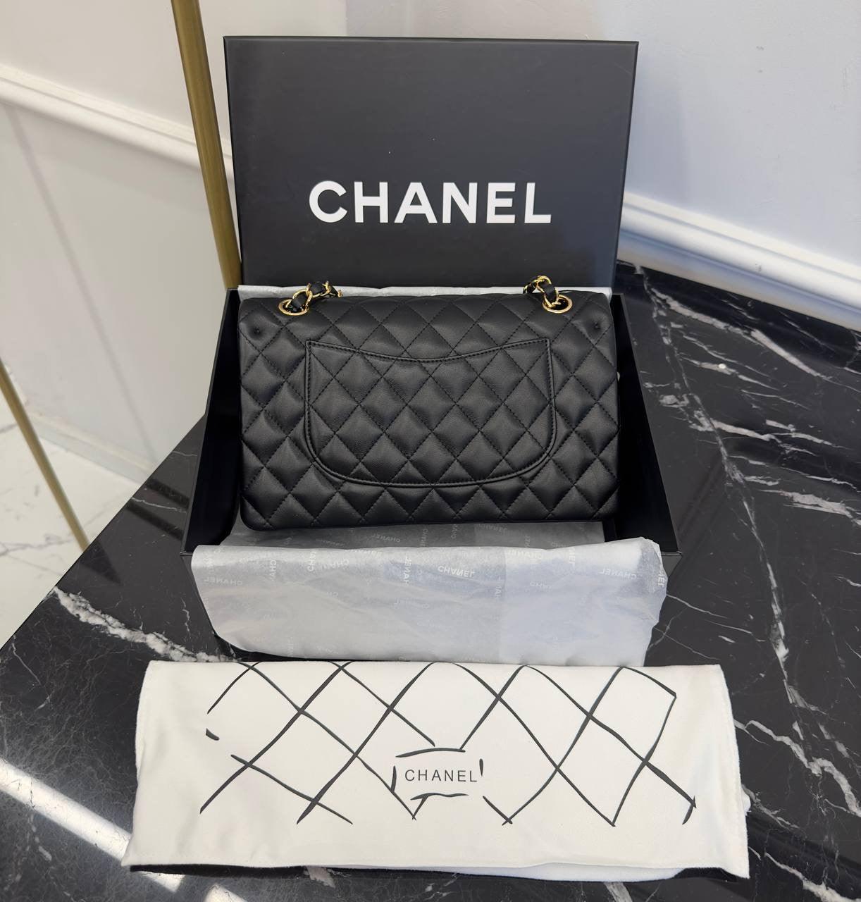 CHANEL Yumuşak Kapitone Kuzu Derisi Maxi Tek Kapaklı Çanta - Glimmer of Luxury