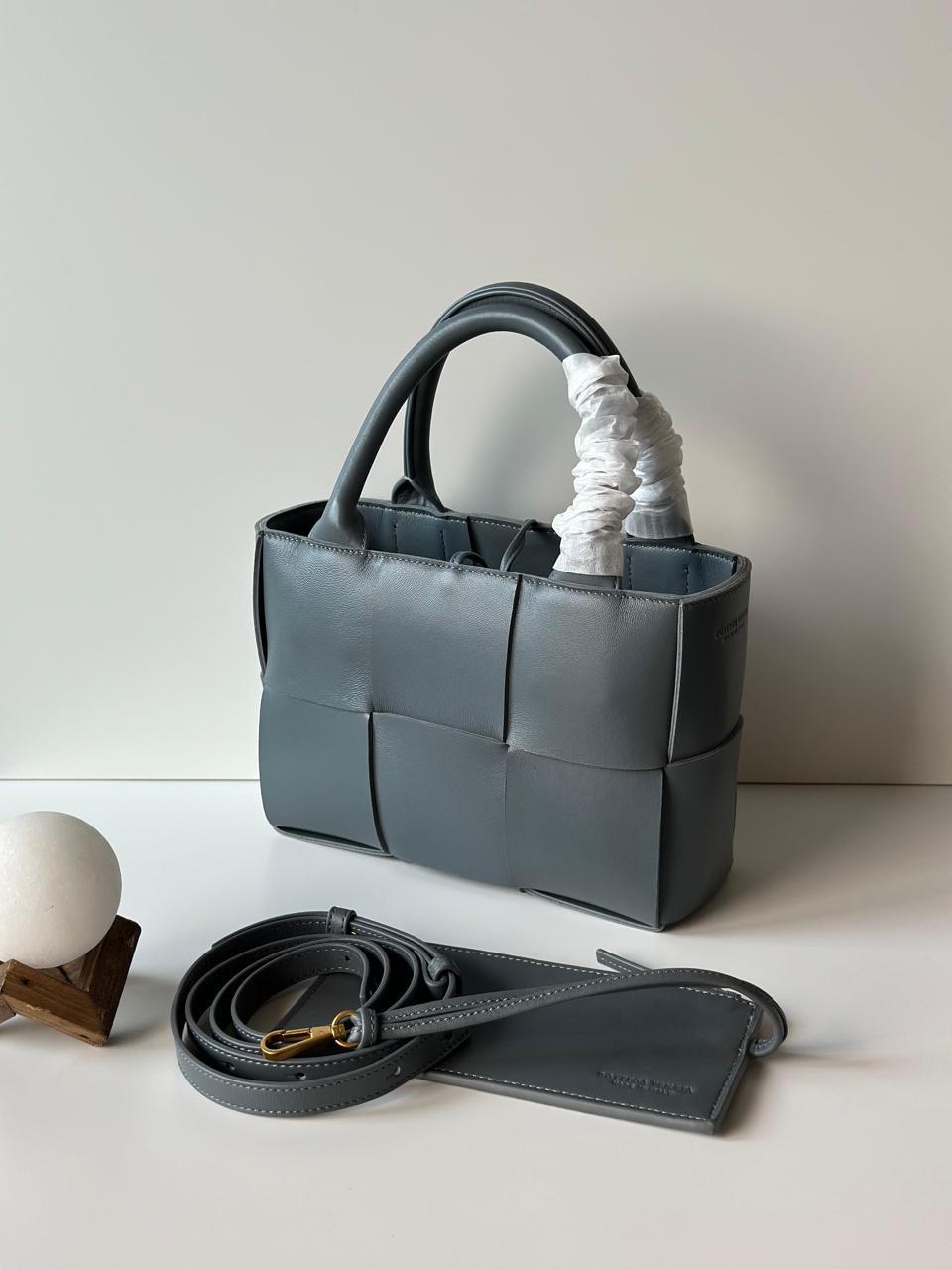 Bottega Veneta Arco Mini Çanta - Glimmer of Luxury