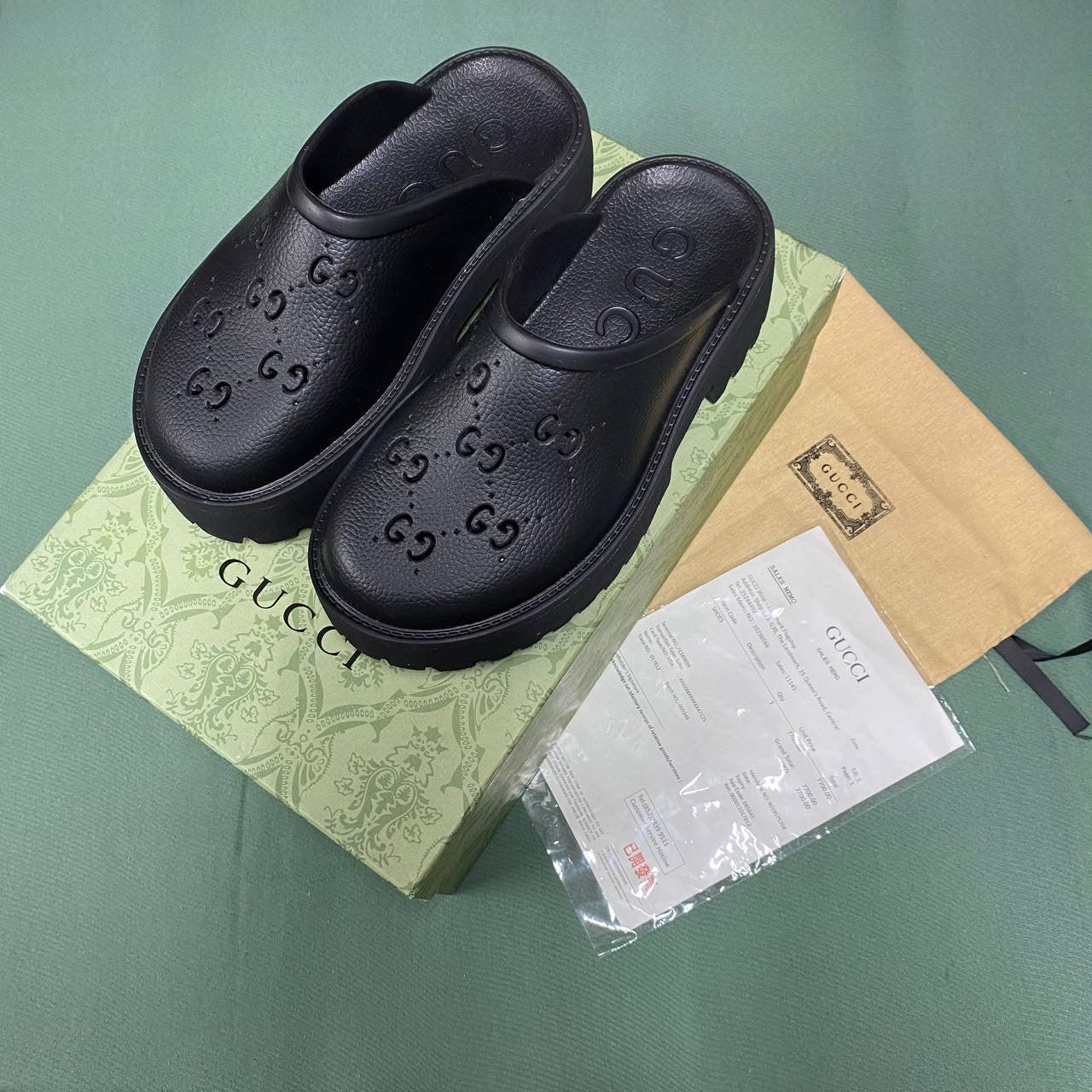 Gucci Slippers - Glimmer of Luxury