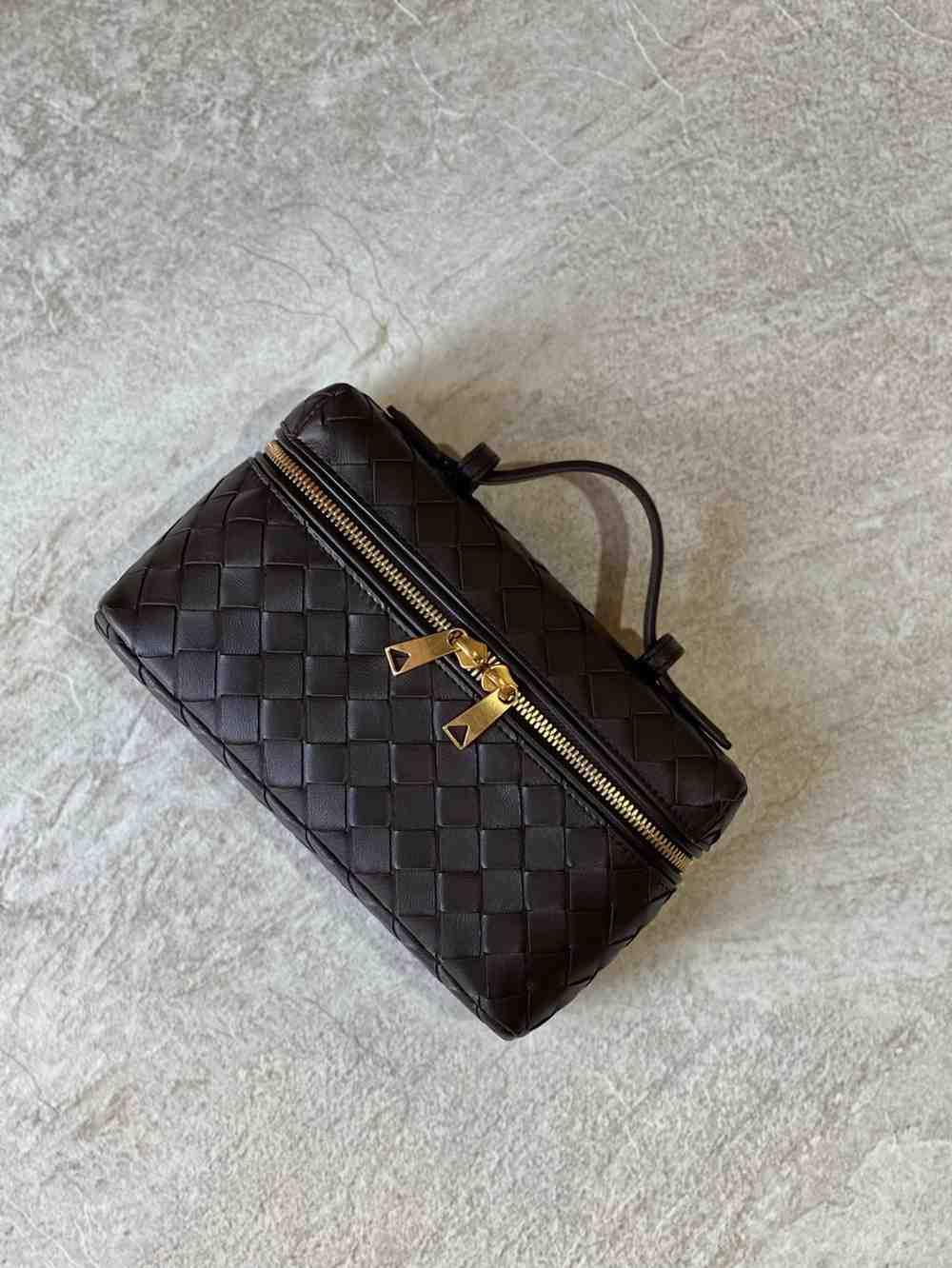 Bottega Veneta Vanity Case Intrecciato Deri Çanta - Glimmer of Luxury