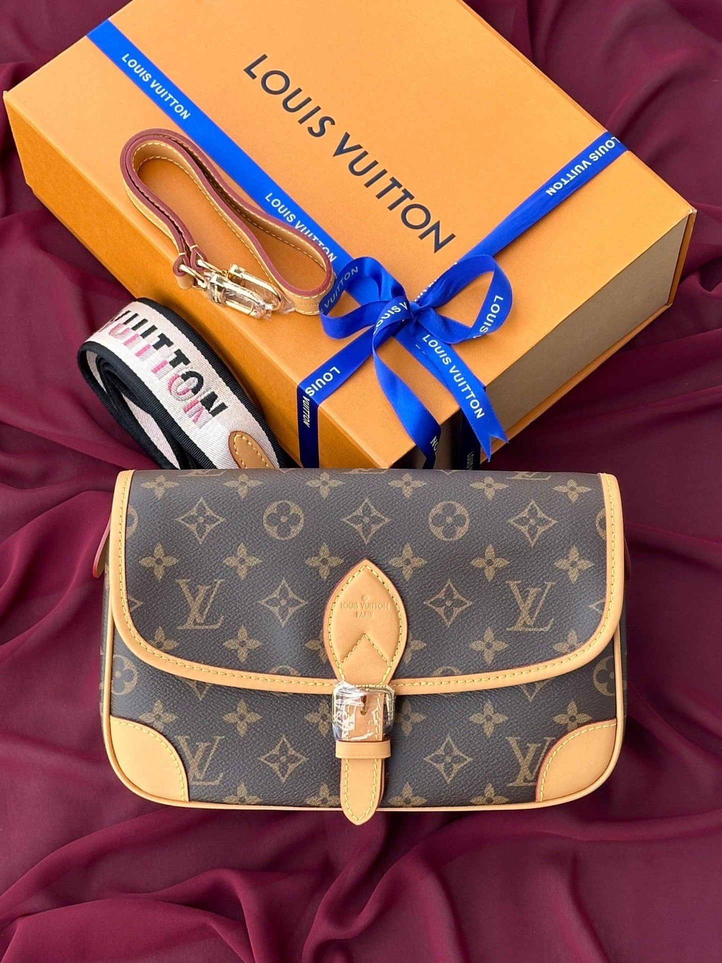 Louis Vuitton Diane Monogram Kanvas Sling Çanta - Glimmer of Luxury