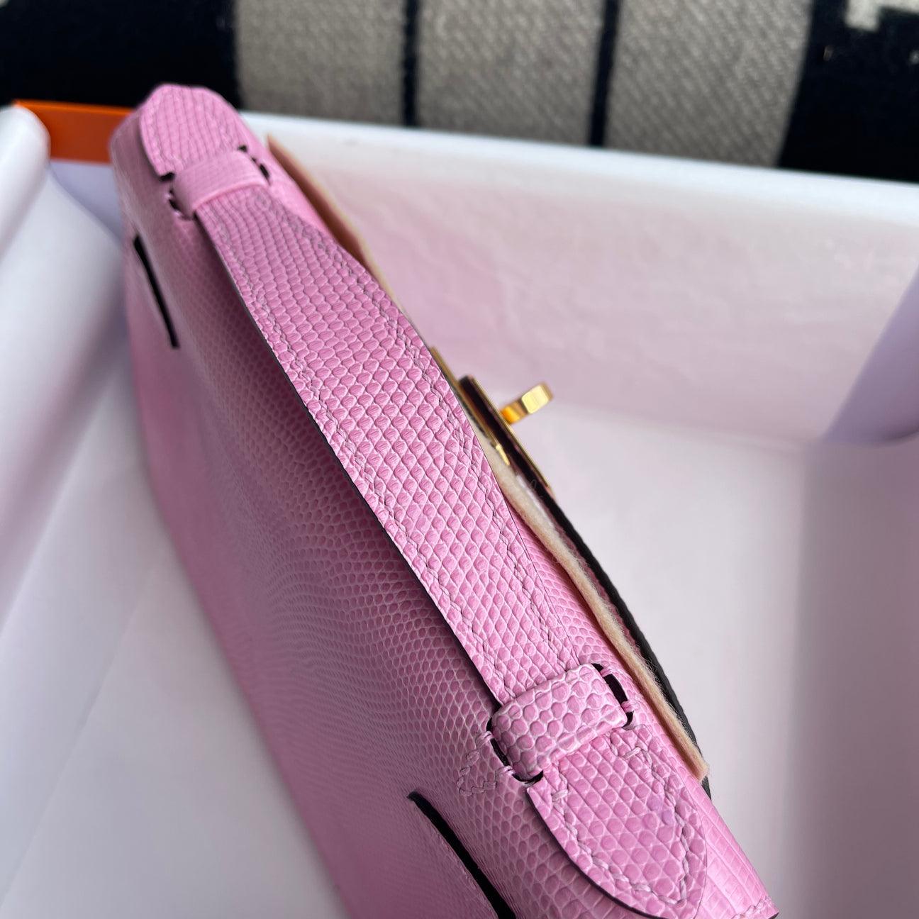 Hermès Kelly Pochette Lizard Altın Donanımlı Deri Bubblegum (GHW) - Glimmer of Luxury