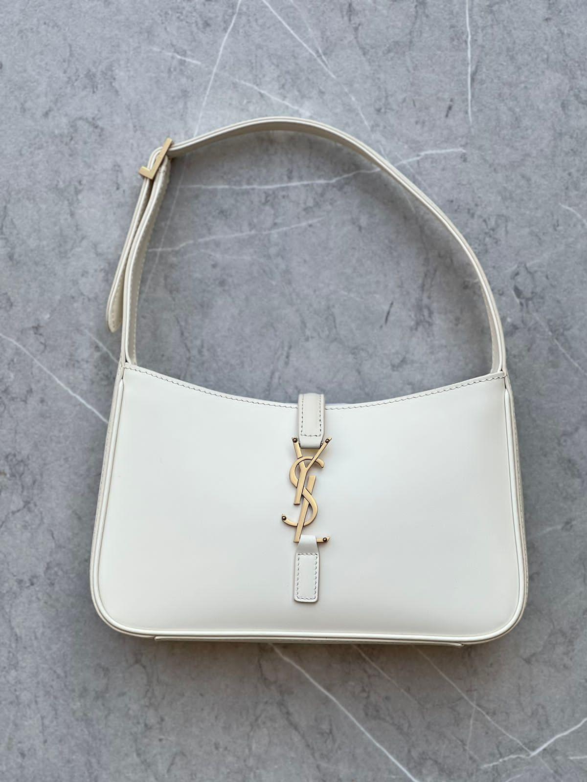 YSL Le 5 A Pürüzsüz Deri Hobo Çanta - Glimmer of Luxury