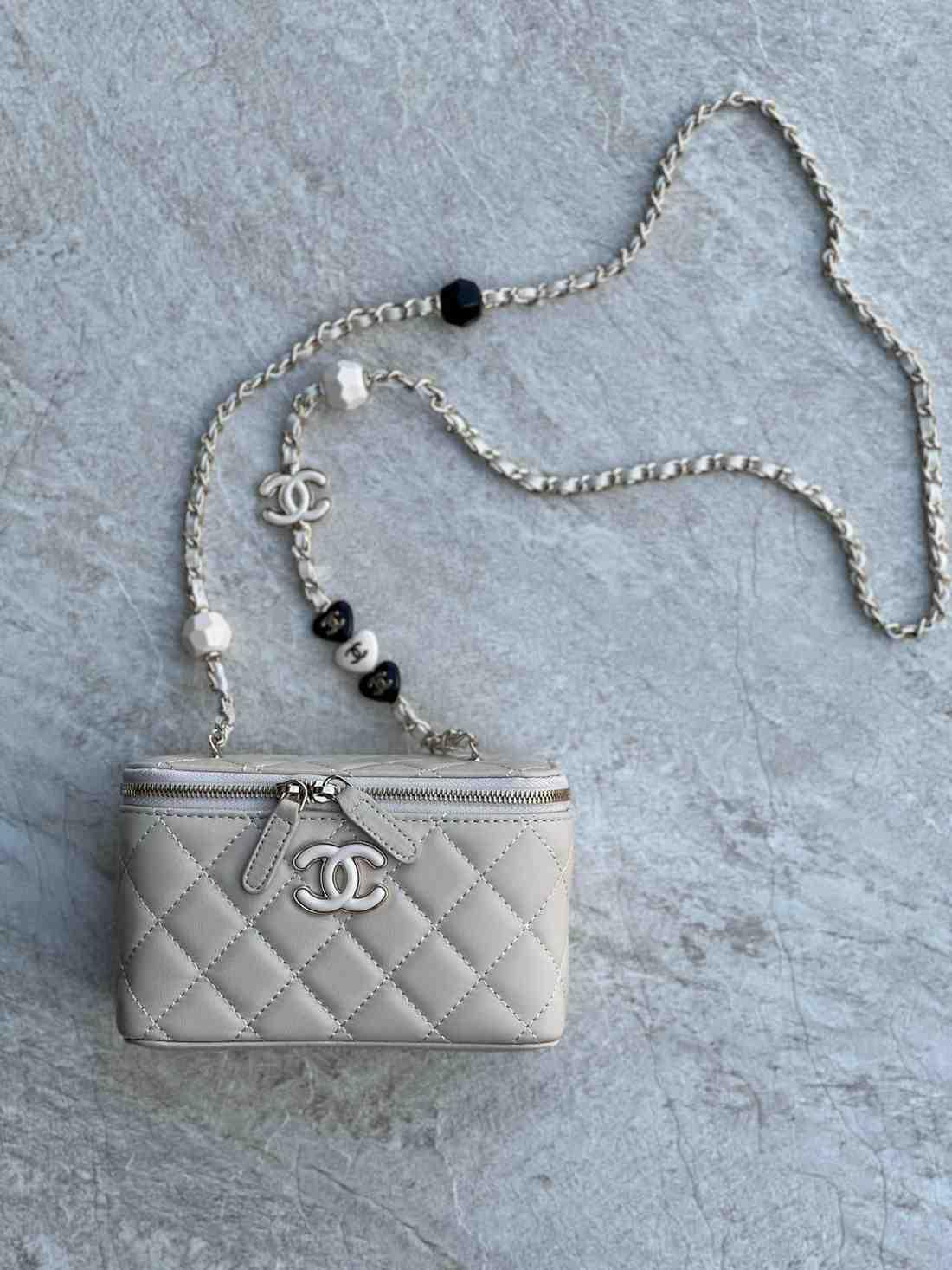 Chanel Matelasse Kuzu Derisi Zincir Omuz Makyaj Çantası - Glimmer of Luxury